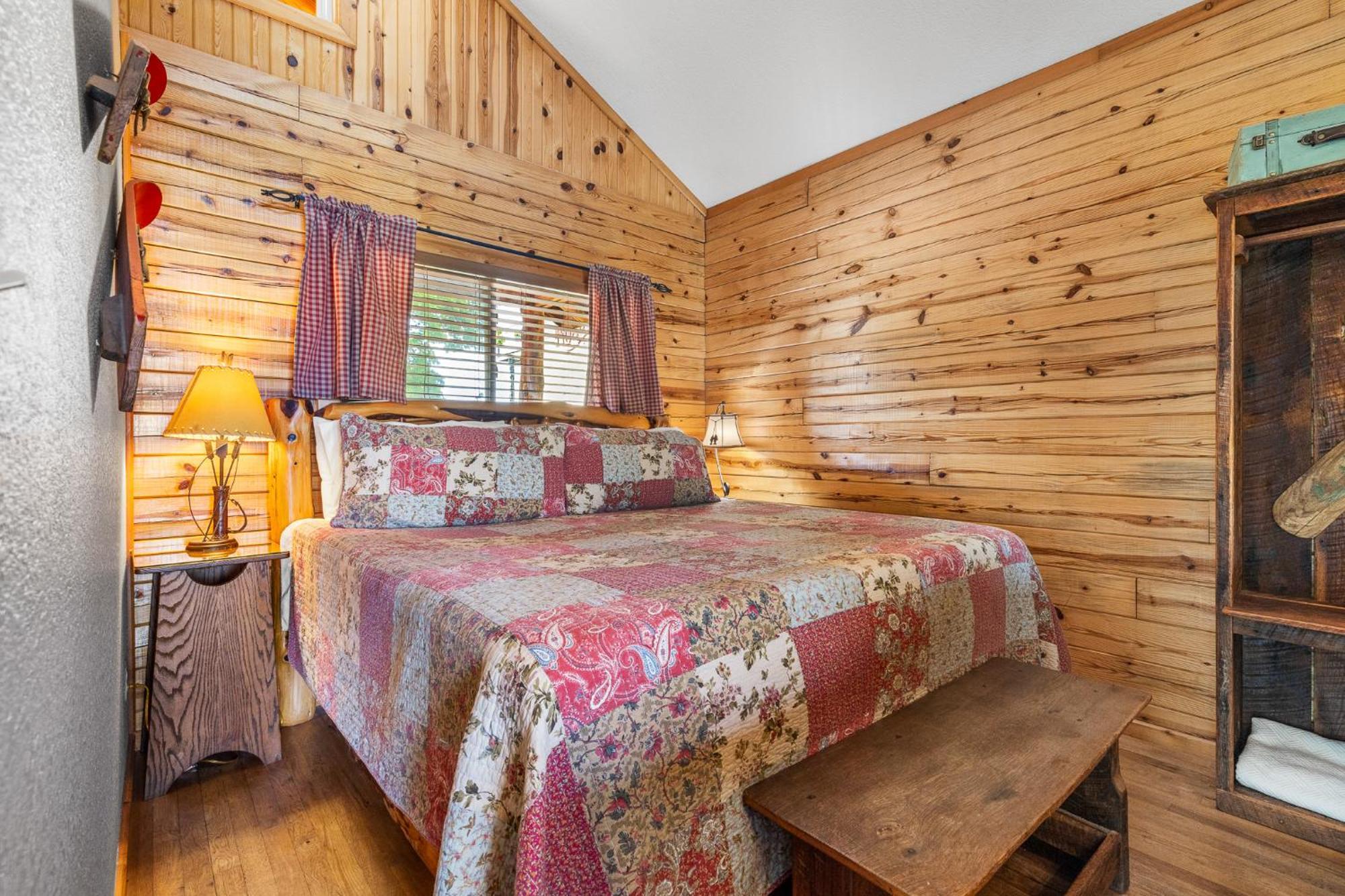 Roadrunner Inn And Log Cabins Eureka Springs Exterior photo